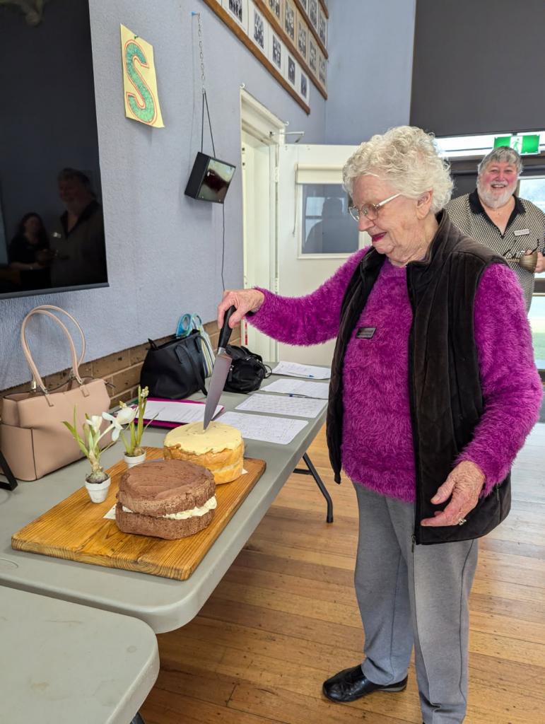 Bev cuts the cake